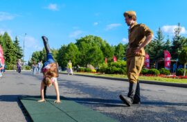 День защиты детей в парке у Музея Победы провели тысячи москвичей